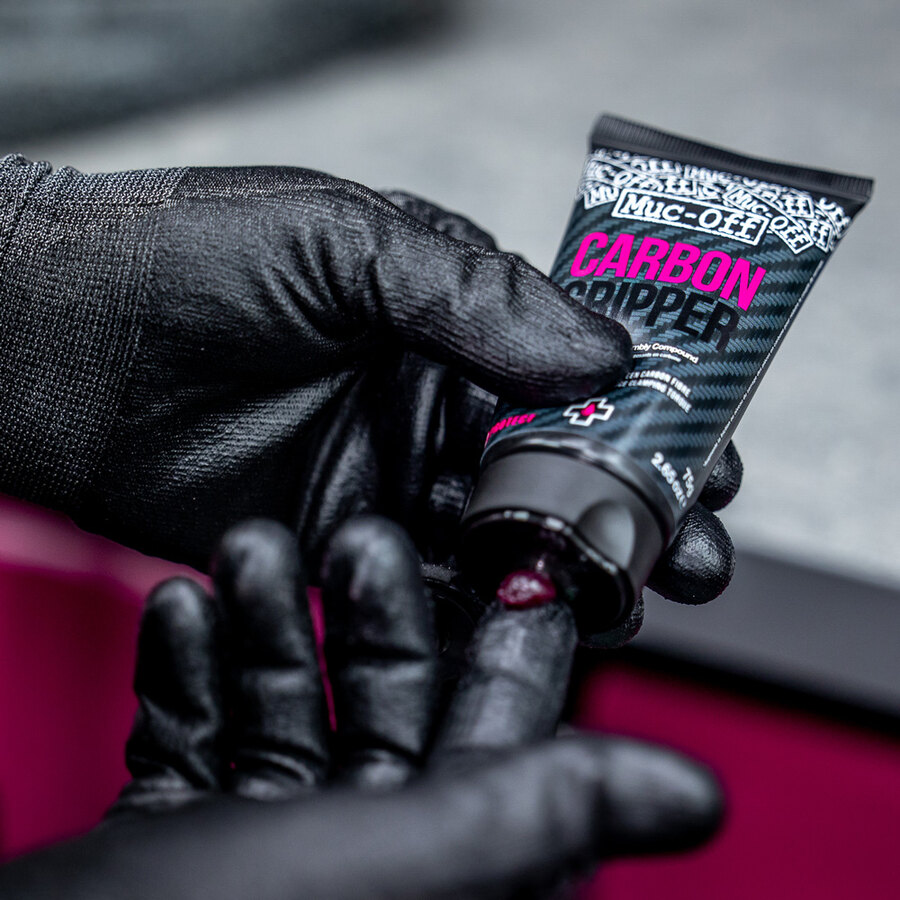 PROTETTIVO PER ASSEMBLAGGIO CARBONIO CREA GRIP TRA CARBONIO E ALTRI MATERIALI PER EVITARE SERRAGGI ECCESSIVI CARBON GRIPPER MUC OFF