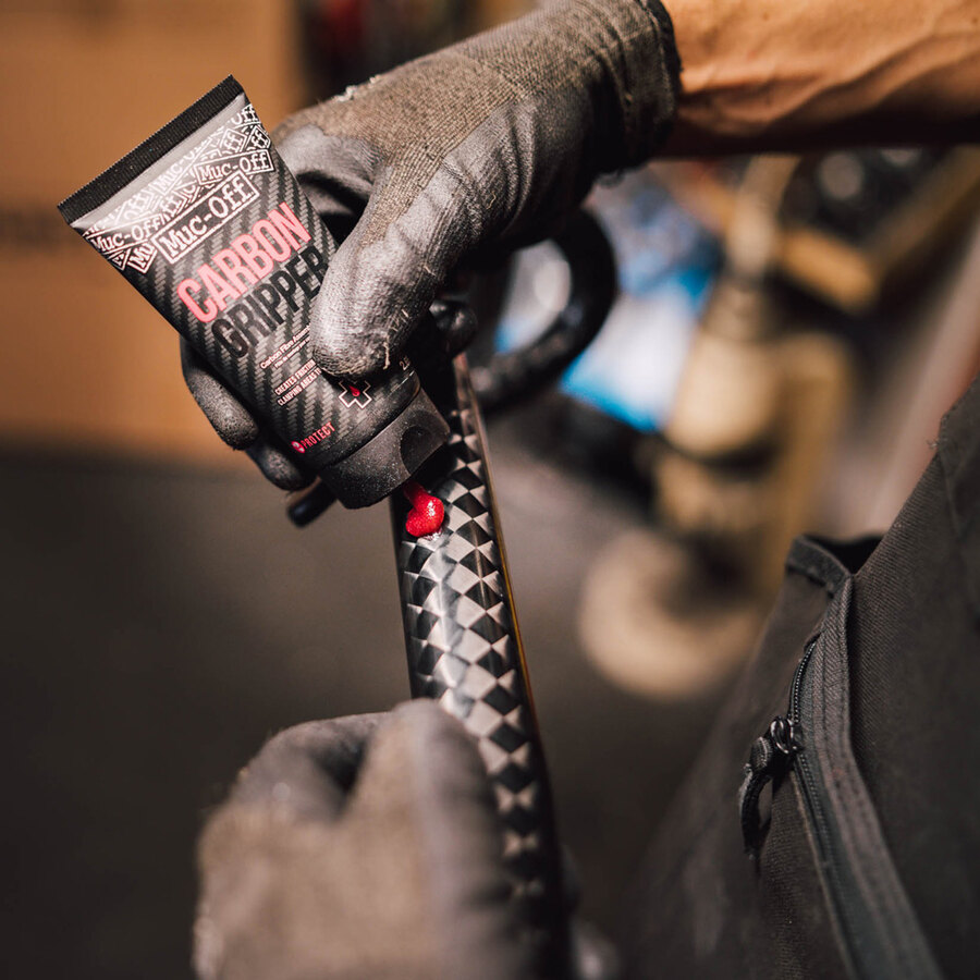 PROTETTIVO PER ASSEMBLAGGIO CARBONIO CREA GRIP TRA CARBONIO E ALTRI MATERIALI PER EVITARE SERRAGGI ECCESSIVI CARBON GRIPPER MUC OFF